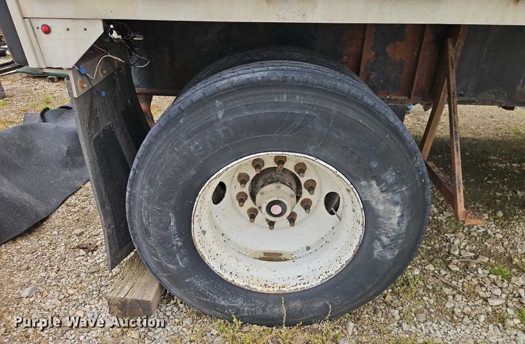 image for item EB8110 2000 Transcraft Eagle W2 flatbed trailer