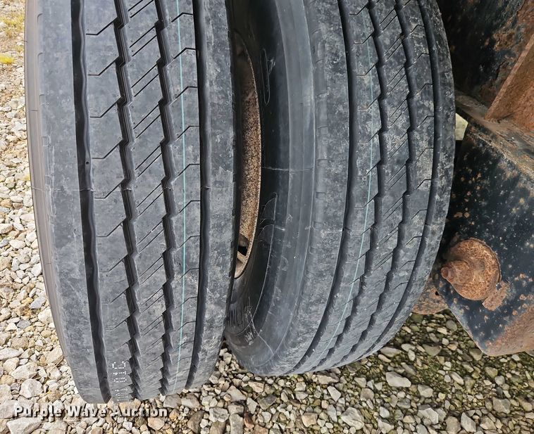 image for item EB8110 2000 Transcraft Eagle W2 flatbed trailer