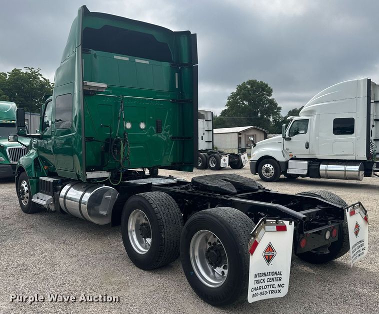 image for item EC3647 2020 International LT625 semi truck