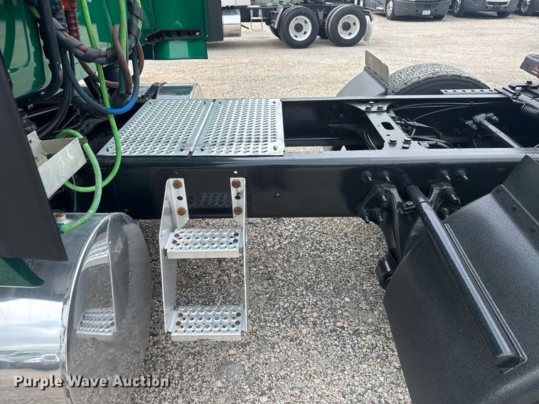 image for item EC3647 2020 International LT625 semi truck