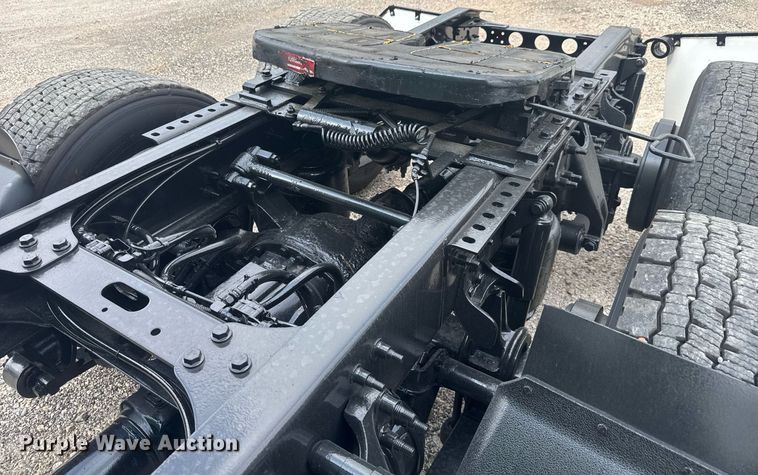 image for item EC3647 2020 International LT625 semi truck