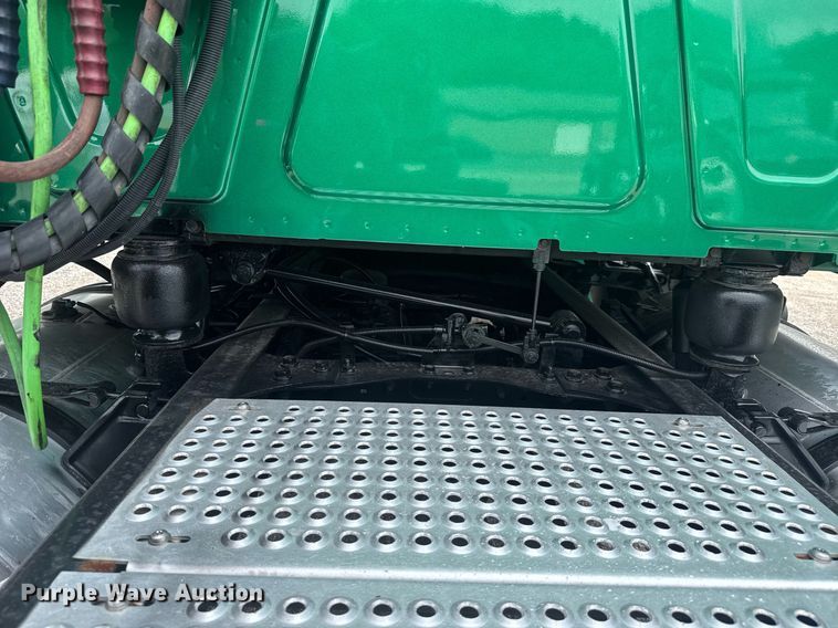 image for item EC3647 2020 International LT625 semi truck