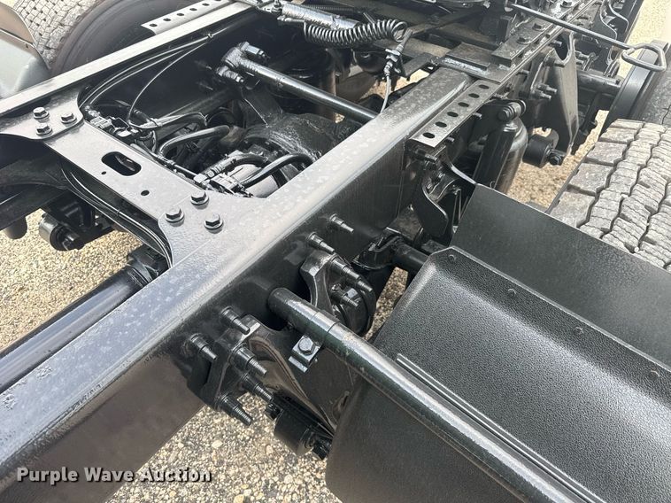 image for item EC3647 2020 International LT625 semi truck