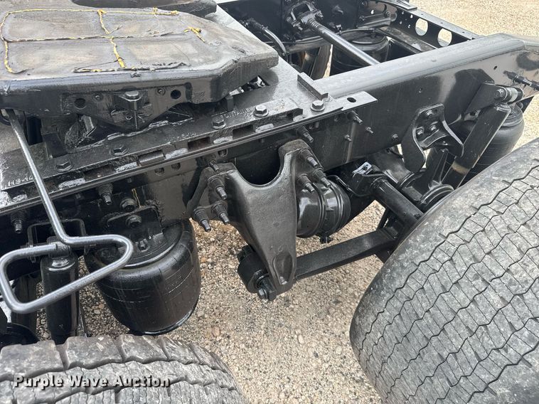 image for item EC3647 2020 International LT625 semi truck