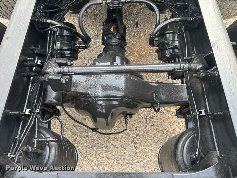 image for item EC3647 2020 International LT625 semi truck