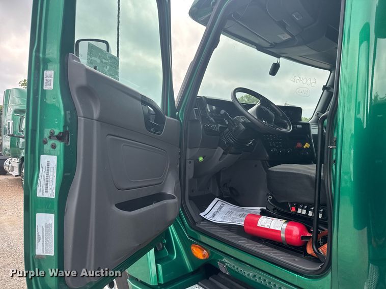 image for item EC3647 2020 International LT625 semi truck