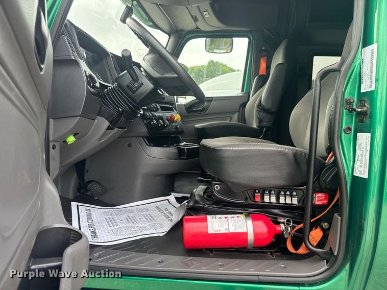 image for item EC3647 2020 International LT625 semi truck