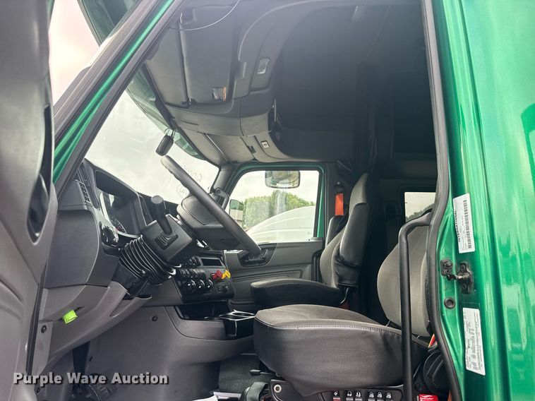 image for item EC3647 2020 International LT625 semi truck