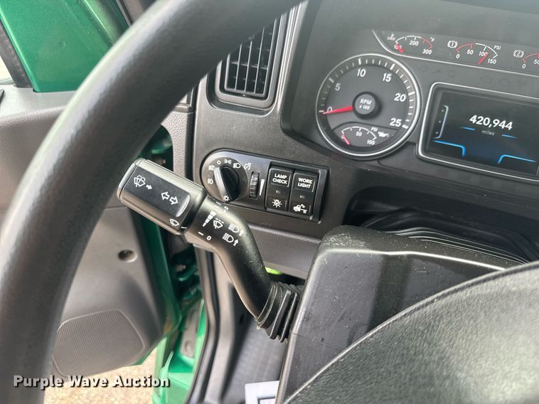 image for item EC3647 2020 International LT625 semi truck