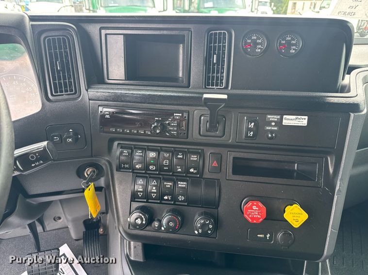 image for item EC3647 2020 International LT625 semi truck