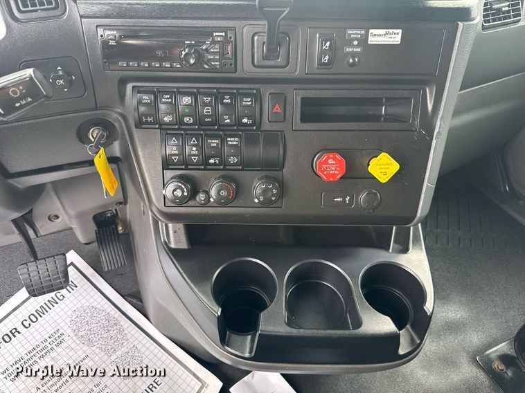 image for item EC3647 2020 International LT625 semi truck