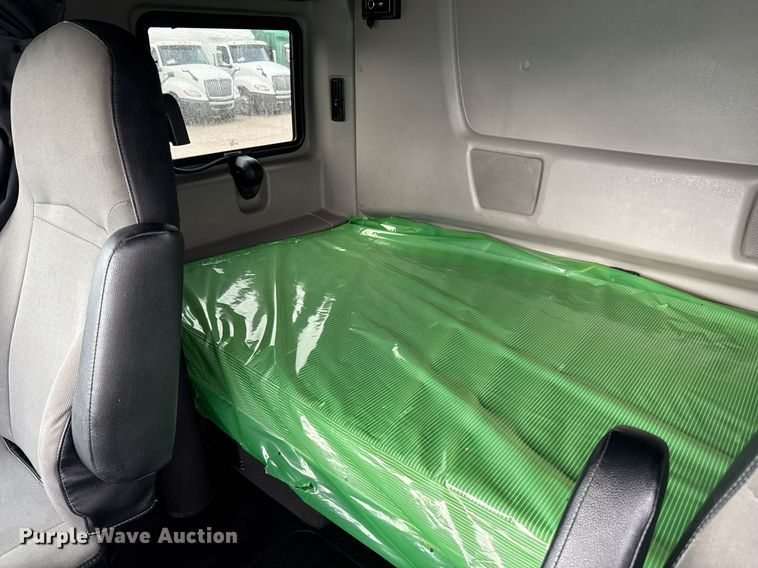 image for item EC3647 2020 International LT625 semi truck