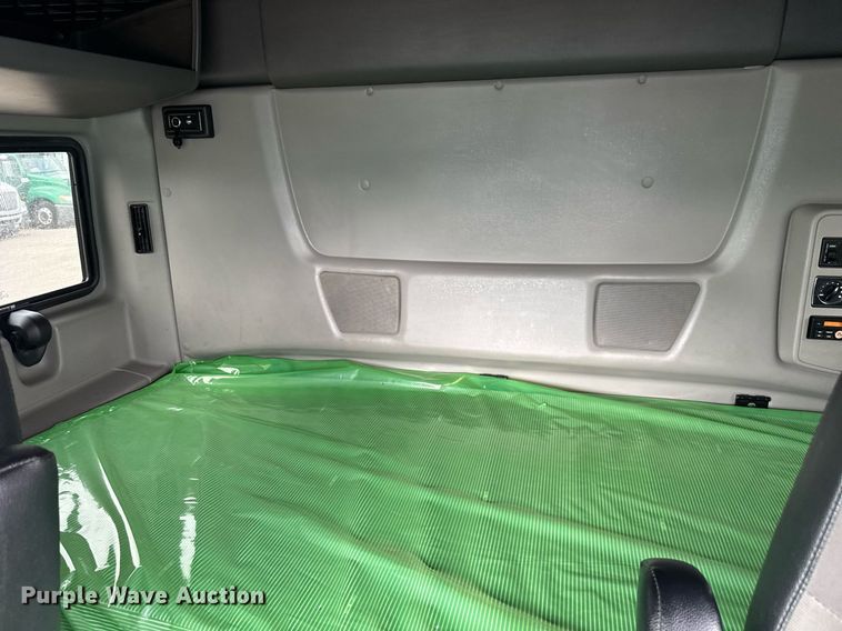 image for item EC3647 2020 International LT625 semi truck