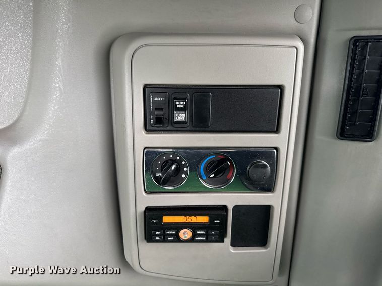 image for item EC3647 2020 International LT625 semi truck