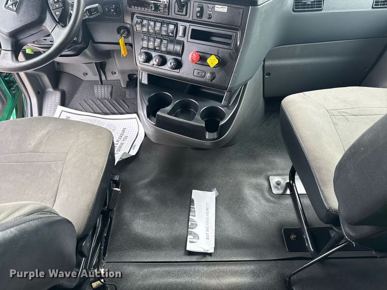 image for item EC3647 2020 International LT625 semi truck