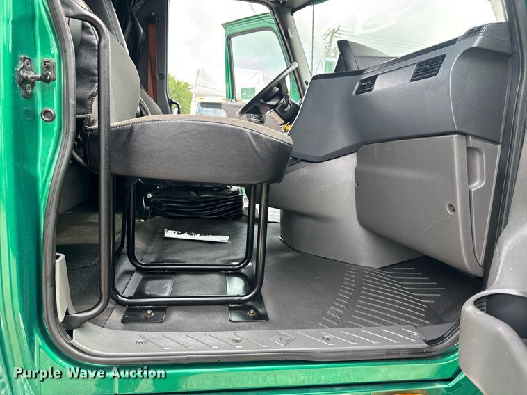 image for item EC3647 2020 International LT625 semi truck