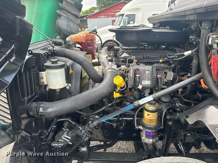 image for item EC3647 2020 International LT625 semi truck