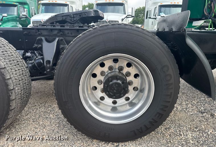 image for item EC3647 2020 International LT625 semi truck