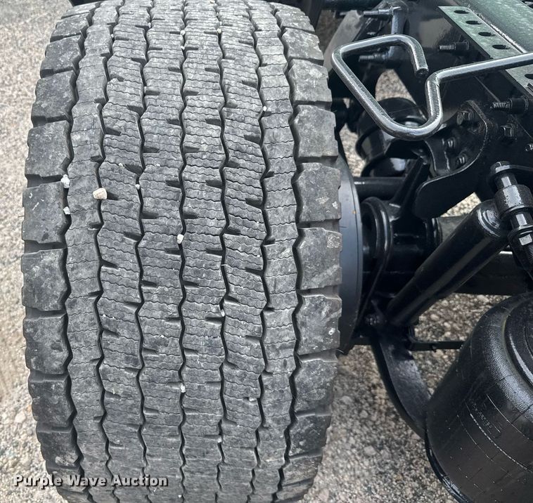 image for item EC3647 2020 International LT625 semi truck