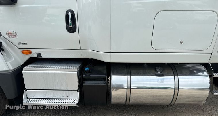 image for item EC3649 2020 International LT625 semi truck