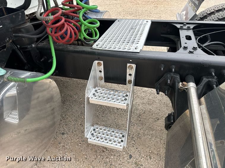 image for item EC3649 2020 International LT625 semi truck