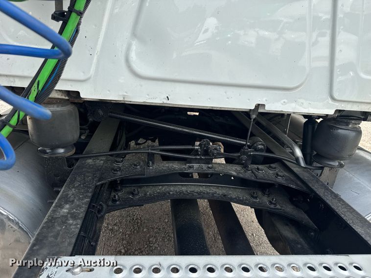 image for item EC3649 2020 International LT625 semi truck