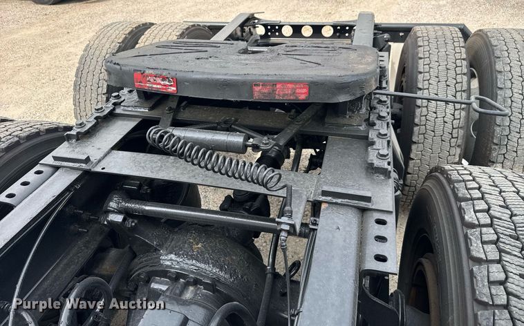 image for item EC3649 2020 International LT625 semi truck