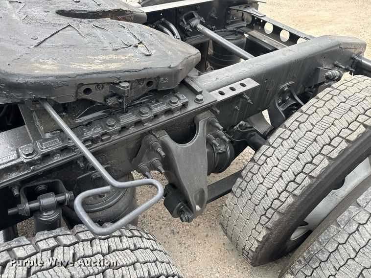 image for item EC3649 2020 International LT625 semi truck