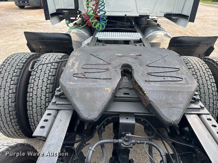 image for item EC3649 2020 International LT625 semi truck