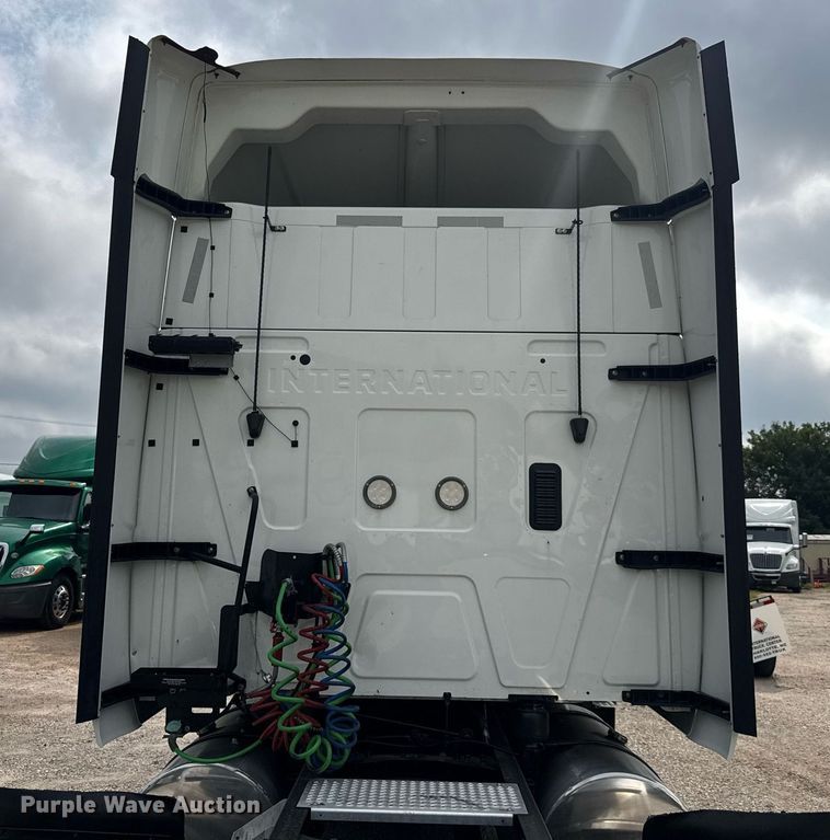 image for item EC3649 2020 International LT625 semi truck