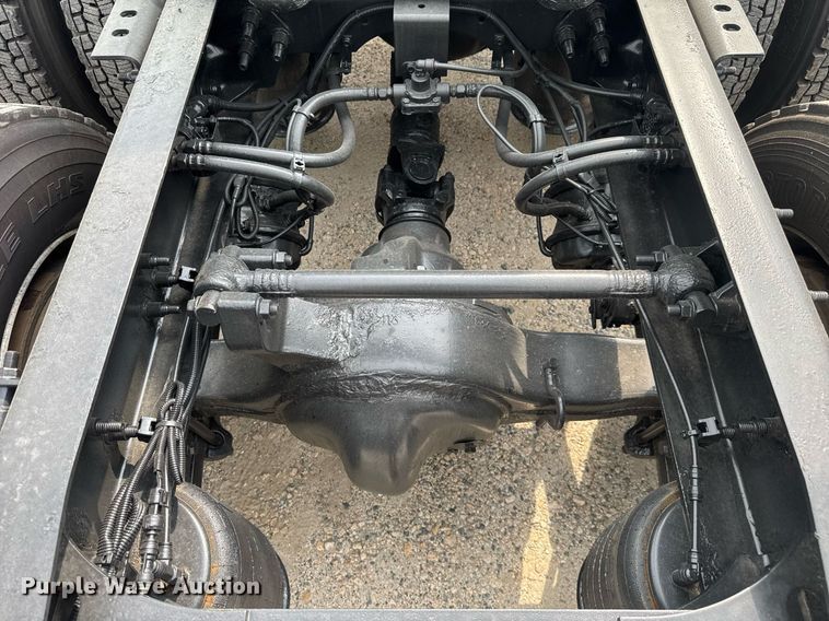 image for item EC3649 2020 International LT625 semi truck