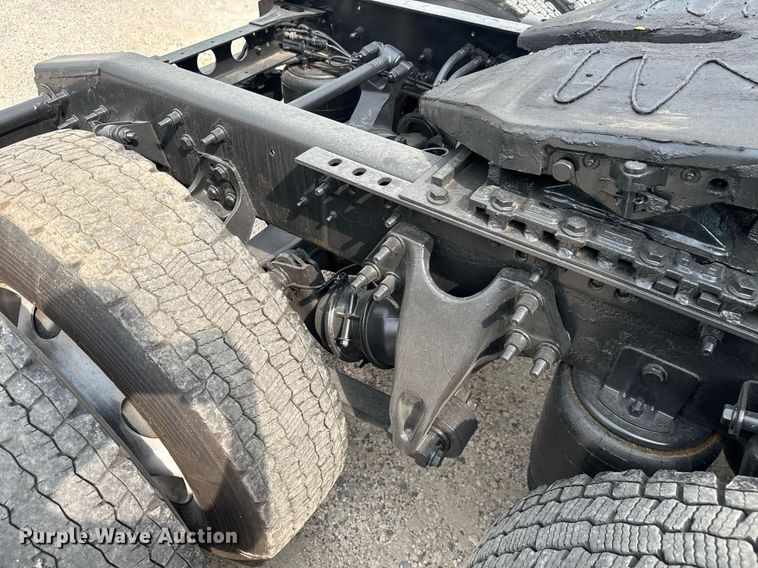 image for item EC3649 2020 International LT625 semi truck