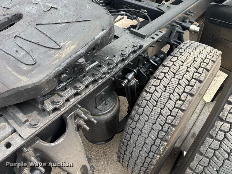 image for item EC3649 2020 International LT625 semi truck