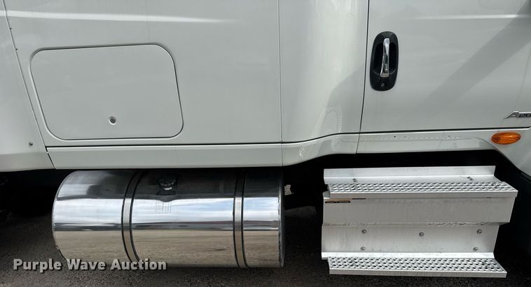 image for item EC3649 2020 International LT625 semi truck