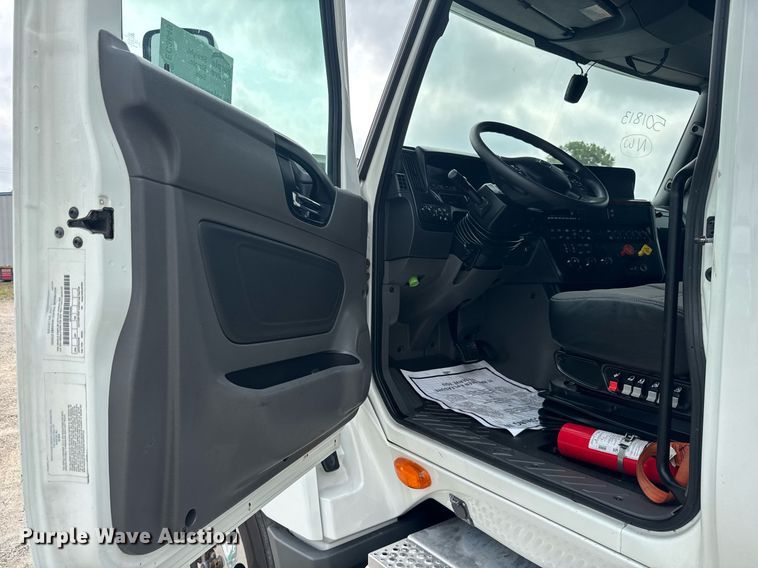 image for item EC3649 2020 International LT625 semi truck