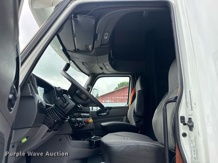 image for item EC3649 2020 International LT625 semi truck