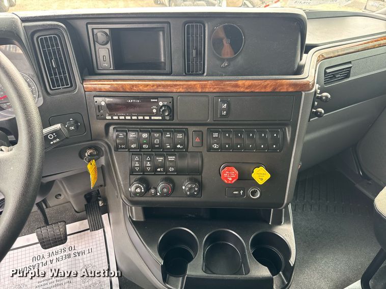 image for item EC3649 2020 International LT625 semi truck