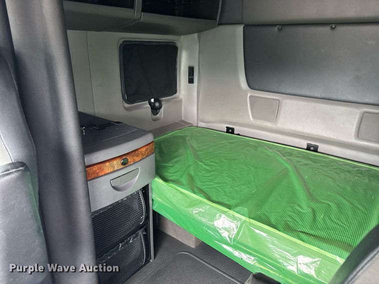 image for item EC3649 2020 International LT625 semi truck