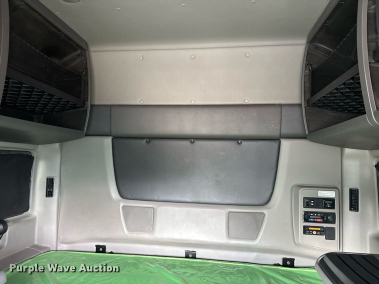 image for item EC3649 2020 International LT625 semi truck