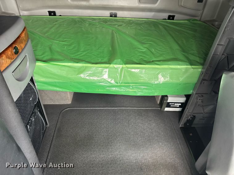 image for item EC3649 2020 International LT625 semi truck