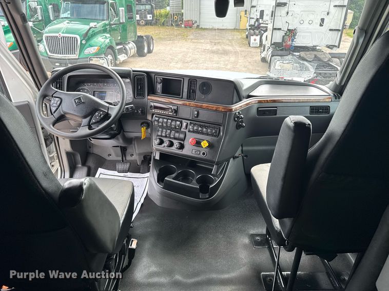 image for item EC3649 2020 International LT625 semi truck