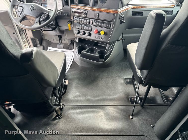 image for item EC3649 2020 International LT625 semi truck