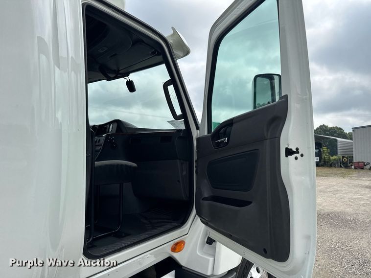 image for item EC3649 2020 International LT625 semi truck