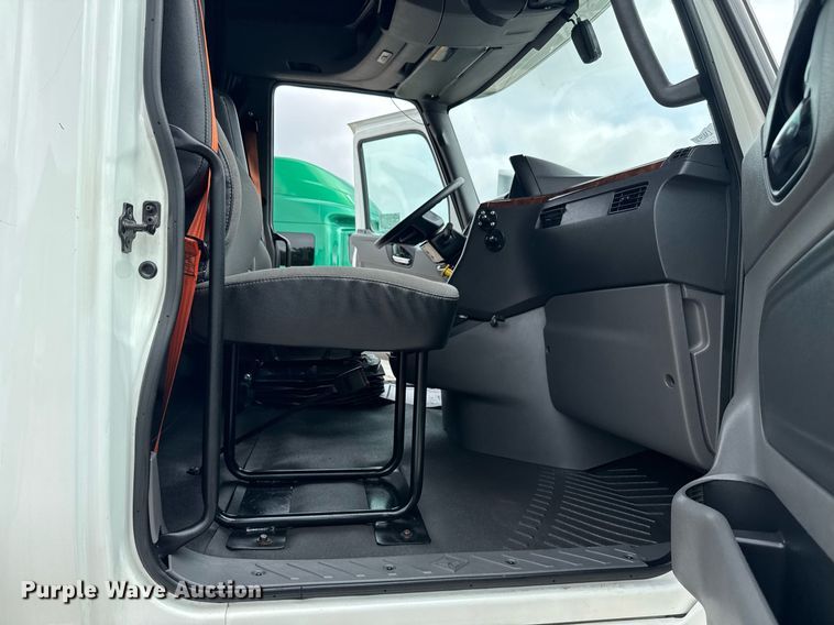 image for item EC3649 2020 International LT625 semi truck