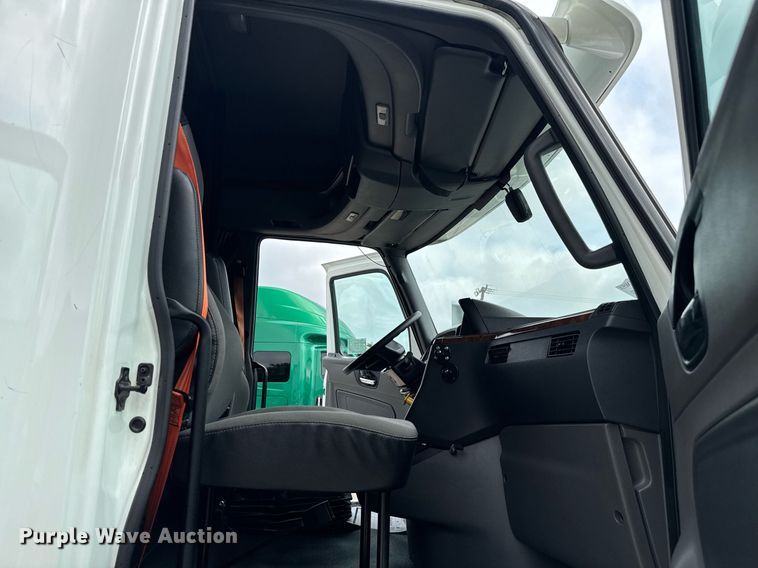 image for item EC3649 2020 International LT625 semi truck