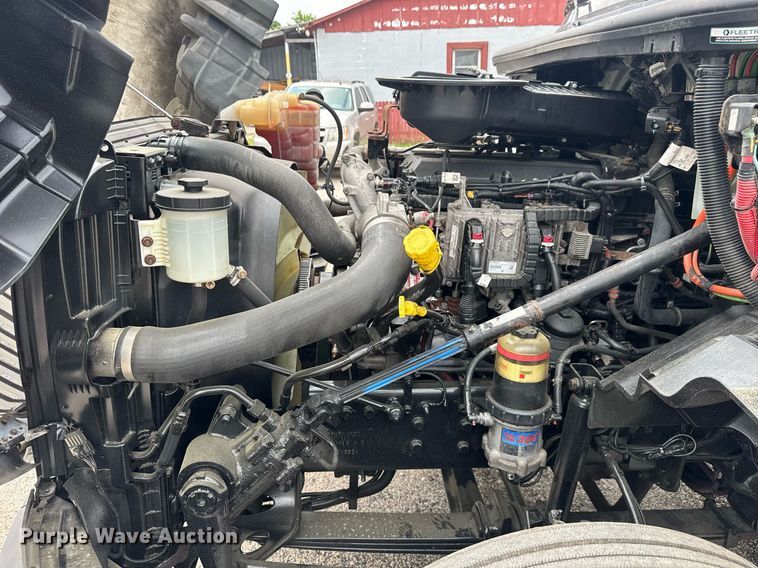 image for item EC3649 2020 International LT625 semi truck