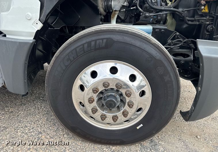 image for item EC3649 2020 International LT625 semi truck