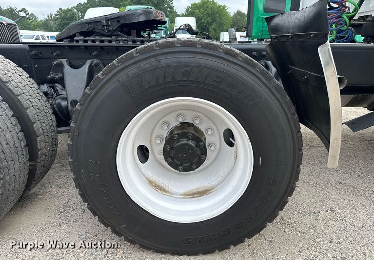 image for item EC3649 2020 International LT625 semi truck