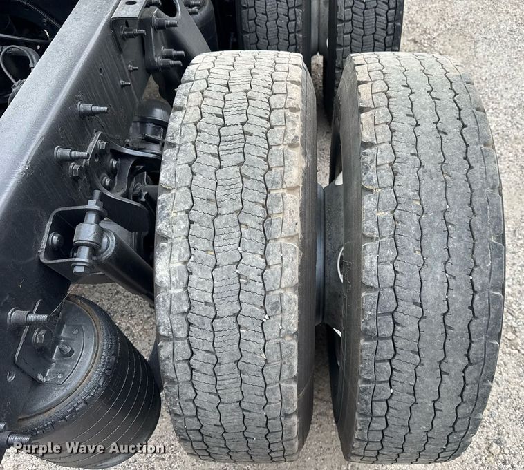 image for item EC3649 2020 International LT625 semi truck