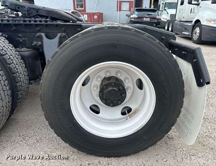 image for item EC3649 2020 International LT625 semi truck